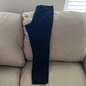 Lululemon size 4, black crop leggings.